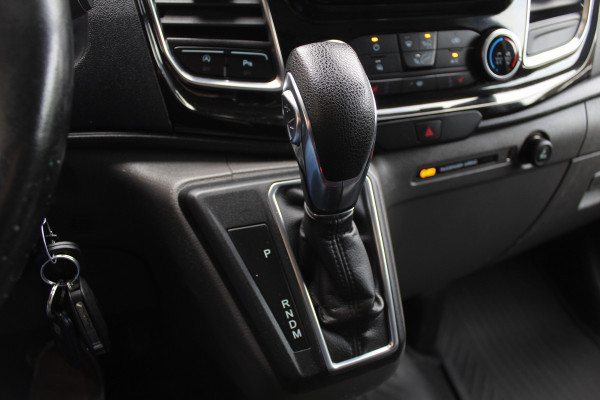 Ford Transit Custom 300 2.0 TDCI L2H1 Limited / Trekhaak / Camera / Leder / 2x Zijschuifdeur / Xenon / Dodehoek / 16'' / Navigatie / Dodehoek / Cruise Control Ford Transit Custom 300 2.0 TDCI L2H1 Limited / Trekhaak / Camera / Leder / 2x Zijschuifdeur / Xenon / Dodehoek / 16'' / Navigatie / Dodehoek / Cruise Control