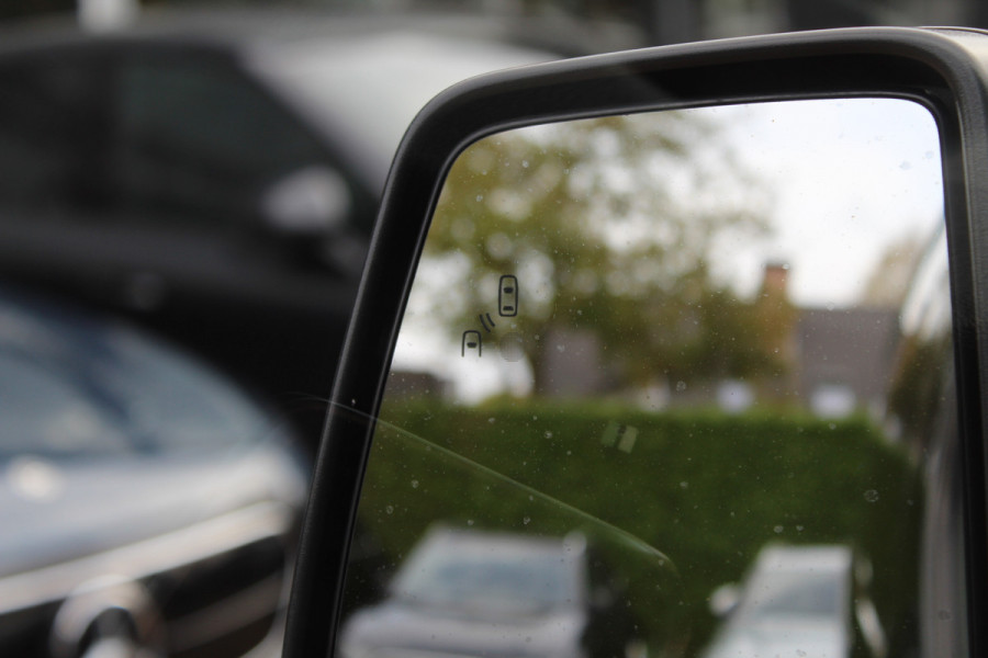 Ford Transit Custom 300 2.0 TDCI L2H1 Limited / Trekhaak / Camera / Leder / 2x Zijschuifdeur / Xenon / Dodehoek / 16'' / Navigatie / Dodehoek / Cruise Control Ford Transit Custom 300 2.0 TDCI L2H1 Limited / Trekhaak / Camera / Leder / 2x Zijschuifdeur / Xenon / Dodehoek / 16'' / Navigatie / Dodehoek / Cruise Control