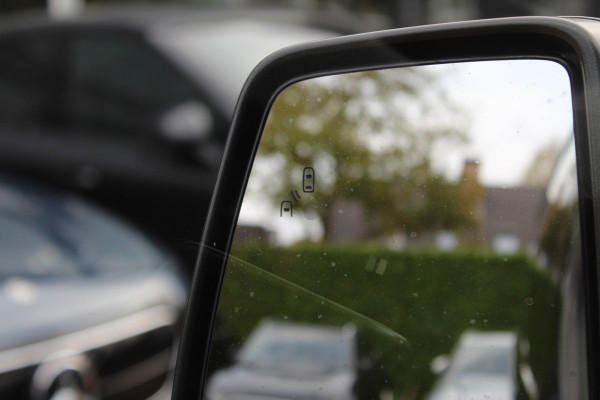 Ford Transit Custom 300 2.0 TDCI L2H1 Limited / Trekhaak / Camera / Leder / 2x Zijschuifdeur / Xenon / Dodehoek / 16'' / Navigatie / Dodehoek / Cruise Control Ford Transit Custom 300 2.0 TDCI L2H1 Limited / Trekhaak / Camera / Leder / 2x Zijschuifdeur / Xenon / Dodehoek / 16'' / Navigatie / Dodehoek / Cruise Control