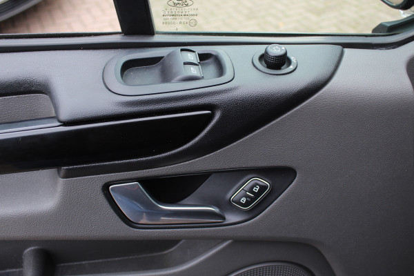 Ford Transit Custom 300 2.0 TDCI L2H1 Limited / Trekhaak / Camera / Leder / 2x Zijschuifdeur / Xenon / Dodehoek / 16'' / Navigatie / Dodehoek / Cruise Control Ford Transit Custom 300 2.0 TDCI L2H1 Limited / Trekhaak / Camera / Leder / 2x Zijschuifdeur / Xenon / Dodehoek / 16'' / Navigatie / Dodehoek / Cruise Control