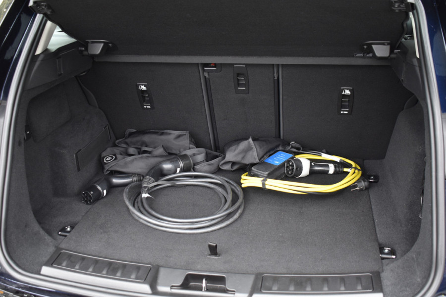 Land Rover Range Rover Evoque P300e AWD HYBRID AUT. SE LEDER/CAMERA/VIRTUAL/TREKHAAK