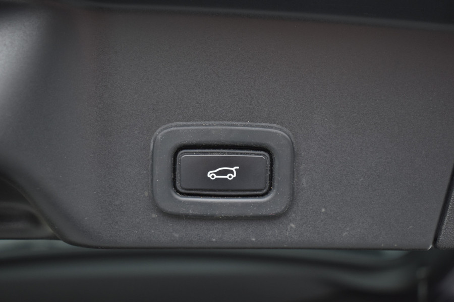 Land Rover Range Rover Evoque P300e AWD HYBRID AUT. SE LEDER/CAMERA/VIRTUAL/TREKHAAK