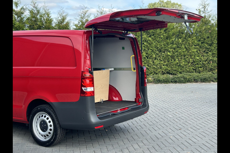 Mercedes-Benz eVito 66 kWh 116 PK BPM VRIJ / 14.706 KM !! / L2H1 / AUTOMAAT / ACHTERKLEP / AIRCO / CRUISE / NAVI / CARPLAY / STOELVERWARMING / 3-ZIT