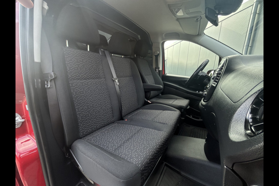 Mercedes-Benz eVito 66 kWh 116 PK BPM VRIJ / 14.706 KM !! / L2H1 / AUTOMAAT / ACHTERKLEP / AIRCO / CRUISE / NAVI / CARPLAY / STOELVERWARMING / 3-ZIT