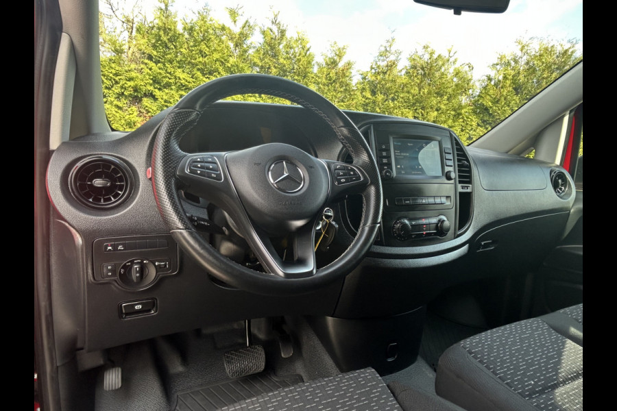 Mercedes-Benz eVito 66 kWh 116 PK BPM VRIJ / 14.706 KM !! / L2H1 / AUTOMAAT / ACHTERKLEP / AIRCO / CRUISE / NAVI / CARPLAY / STOELVERWARMING / 3-ZIT