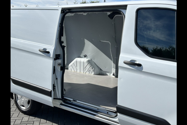 Ford Transit Custom 2.0 TDCI 130 PK AUTOMAAT / L2H1 / 1e EIGENAAR / 44.043 KM !! / AIRCO / ADAPTIVE CRUISE / NAVI / 3-ZITS