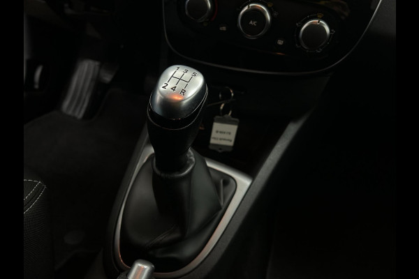 Renault Clio Estate Occasion 0.9 TCe Limited | Zwart | Airco | Tweedehands Renault Clio | Cruisecontrol | Bluetooth