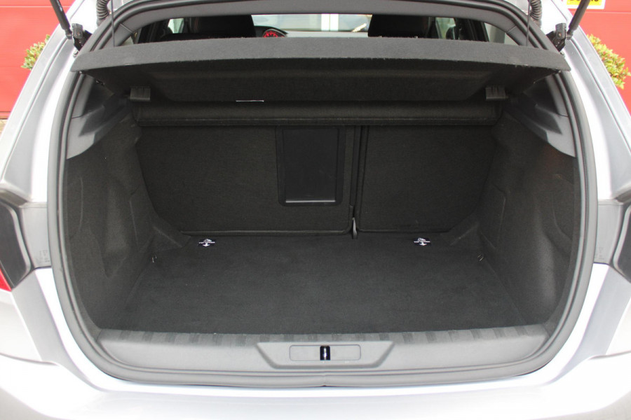 Peugeot 308 1.2 130PK GT-LINE | MASSAGE STOELEN | NAVIGATIE | APPLE CARPLAY/ANDROID AUTO | 17" LICHTMETALEN VELGEN | ALL SEASON BANDEN | FULL LED KOPLAMPEN | DAB+ RADIO | CLIMATE CONTROL | STOEL VERWARMING | CRUISE CONTROL | KEYLESS ENTRY/START | DODEHOEK BEWAKING | ACHTERUITRIJ CAMERA | PARKEERSENSOREN VOOR EN ACHTER |