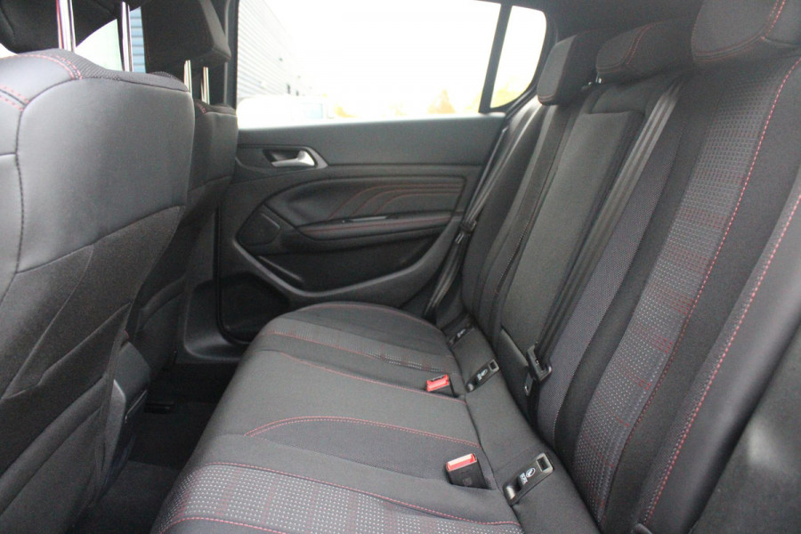 Peugeot 308 1.2 130PK GT-LINE | MASSAGE STOELEN | NAVIGATIE | APPLE CARPLAY/ANDROID AUTO | 17" LICHTMETALEN VELGEN | ALL SEASON BANDEN | FULL LED KOPLAMPEN | DAB+ RADIO | CLIMATE CONTROL | STOEL VERWARMING | CRUISE CONTROL | KEYLESS ENTRY/START | DODEHOEK BEWAKING | ACHTERUITRIJ CAMERA | PARKEERSENSOREN VOOR EN ACHTER |