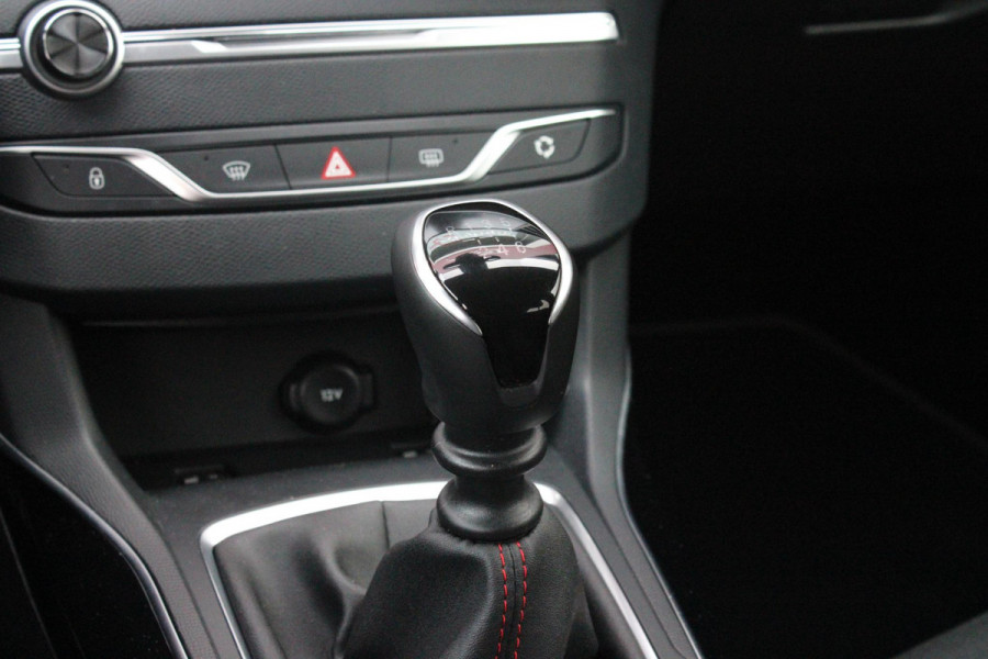 Peugeot 308 1.2 130PK GT-LINE | MASSAGE STOELEN | NAVIGATIE | APPLE CARPLAY/ANDROID AUTO | 17" LICHTMETALEN VELGEN | ALL SEASON BANDEN | FULL LED KOPLAMPEN | DAB+ RADIO | CLIMATE CONTROL | STOEL VERWARMING | CRUISE CONTROL | KEYLESS ENTRY/START | DODEHOEK BEWAKING | ACHTERUITRIJ CAMERA | PARKEERSENSOREN VOOR EN ACHTER |