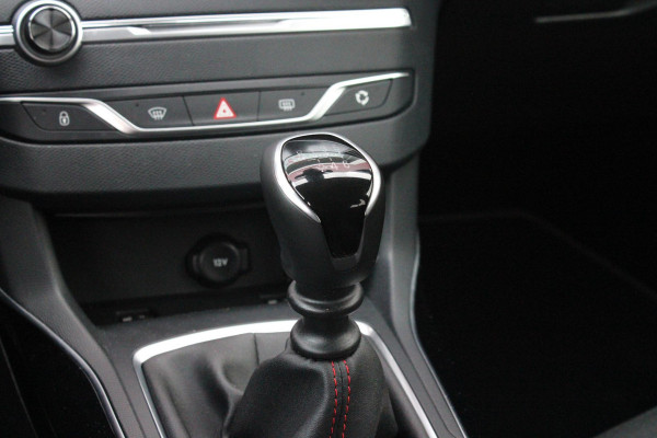 Peugeot 308 1.2 130PK GT-LINE | MASSAGE STOELEN | NAVIGATIE | APPLE CARPLAY/ANDROID AUTO | 17" LICHTMETALEN VELGEN | ALL SEASON BANDEN | FULL LED KOPLAMPEN | DAB+ RADIO | CLIMATE CONTROL | STOEL VERWARMING | CRUISE CONTROL | KEYLESS ENTRY/START | DODEHOEK BEWAKING | ACHTERUITRIJ CAMERA | PARKEERSENSOREN VOOR EN ACHTER |