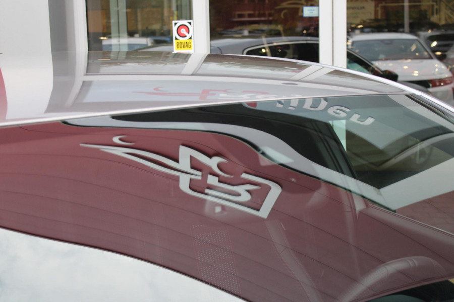 Peugeot 308 1.2 130PK GT-LINE | MASSAGE STOELEN | NAVIGATIE | APPLE CARPLAY/ANDROID AUTO | 17" LICHTMETALEN VELGEN | ALL SEASON BANDEN | FULL LED KOPLAMPEN | DAB+ RADIO | CLIMATE CONTROL | STOEL VERWARMING | CRUISE CONTROL | KEYLESS ENTRY/START | DODEHOEK BEWAKING | ACHTERUITRIJ CAMERA | PARKEERSENSOREN VOOR EN ACHTER |