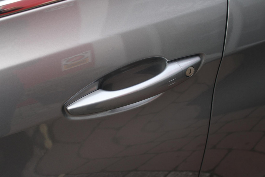 Peugeot 308 1.2 130PK GT-LINE | MASSAGE STOELEN | NAVIGATIE | APPLE CARPLAY/ANDROID AUTO | 17" LICHTMETALEN VELGEN | ALL SEASON BANDEN | FULL LED KOPLAMPEN | DAB+ RADIO | CLIMATE CONTROL | STOEL VERWARMING | CRUISE CONTROL | KEYLESS ENTRY/START | DODEHOEK BEWAKING | ACHTERUITRIJ CAMERA | PARKEERSENSOREN VOOR EN ACHTER |