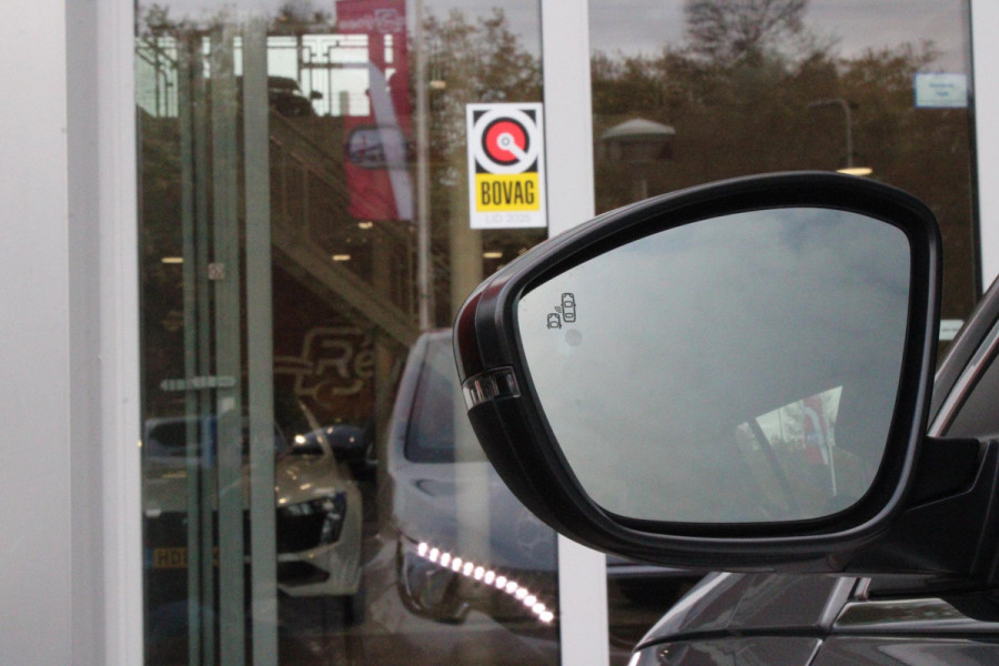 Peugeot 308 1.2 130PK GT-LINE | MASSAGE STOELEN | NAVIGATIE | APPLE CARPLAY/ANDROID AUTO | 17" LICHTMETALEN VELGEN | ALL SEASON BANDEN | FULL LED KOPLAMPEN | DAB+ RADIO | CLIMATE CONTROL | STOEL VERWARMING | CRUISE CONTROL | KEYLESS ENTRY/START | DODEHOEK BEWAKING | ACHTERUITRIJ CAMERA | PARKEERSENSOREN VOOR EN ACHTER |