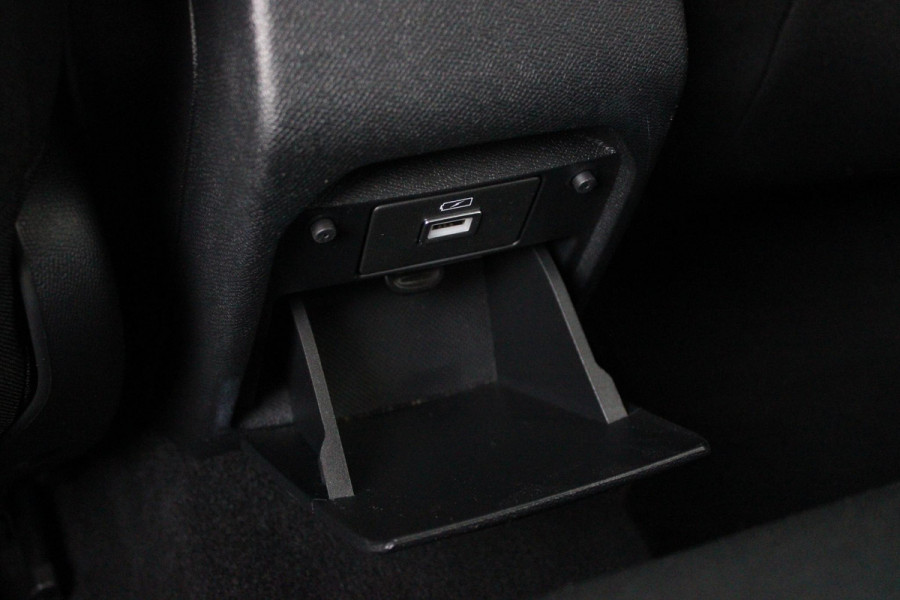 Peugeot 308 1.2 130PK GT-LINE | MASSAGE STOELEN | NAVIGATIE | APPLE CARPLAY/ANDROID AUTO | 17" LICHTMETALEN VELGEN | ALL SEASON BANDEN | FULL LED KOPLAMPEN | DAB+ RADIO | CLIMATE CONTROL | STOEL VERWARMING | CRUISE CONTROL | KEYLESS ENTRY/START | DODEHOEK BEWAKING | ACHTERUITRIJ CAMERA | PARKEERSENSOREN VOOR EN ACHTER |