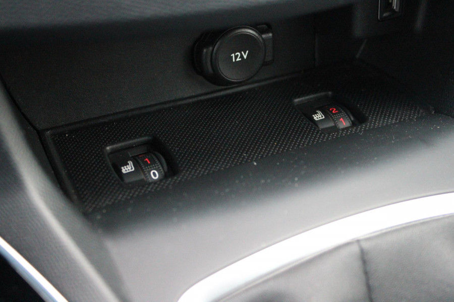 Peugeot 308 1.2 130PK GT-LINE | MASSAGE STOELEN | NAVIGATIE | APPLE CARPLAY/ANDROID AUTO | 17" LICHTMETALEN VELGEN | ALL SEASON BANDEN | FULL LED KOPLAMPEN | DAB+ RADIO | CLIMATE CONTROL | STOEL VERWARMING | CRUISE CONTROL | KEYLESS ENTRY/START | DODEHOEK BEWAKING | ACHTERUITRIJ CAMERA | PARKEERSENSOREN VOOR EN ACHTER |