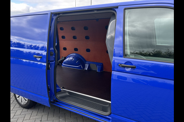 Volkswagen Transporter 2.0 TDI 150 PK AUTOMAAT DSG COMFORTLINE EXE / L2H1 / 1e EIG. / 24.504KM !! / AIRCO / CRUISE / NAVI / APPLE CARPLAY / 3 - ZITS