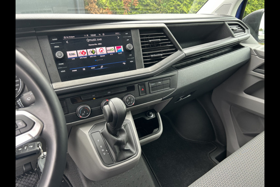 Volkswagen Transporter 2.0 TDI 150 PK AUTOMAAT DSG COMFORTLINE EXE / L2H1 / 1e EIG. / 24.504KM !! / AIRCO / CRUISE / NAVI / APPLE CARPLAY / 3 - ZITS