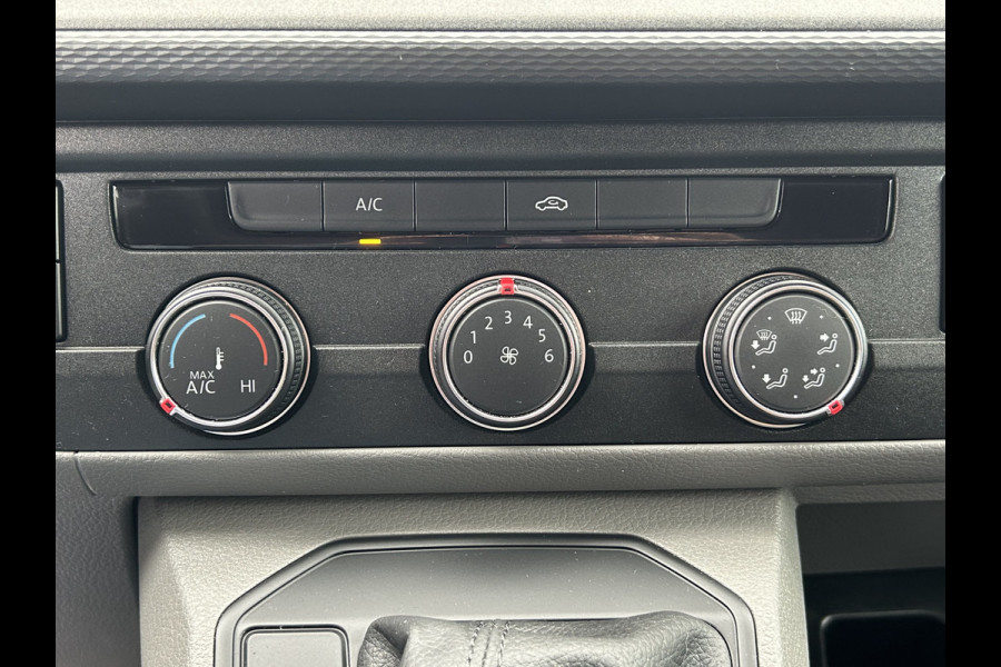 Volkswagen Transporter 2.0 TDI 150 PK AUTOMAAT DSG COMFORTLINE EXE / L2H1 / 1e EIG. / 24.504KM !! / AIRCO / CRUISE / NAVI / APPLE CARPLAY / 3 - ZITS