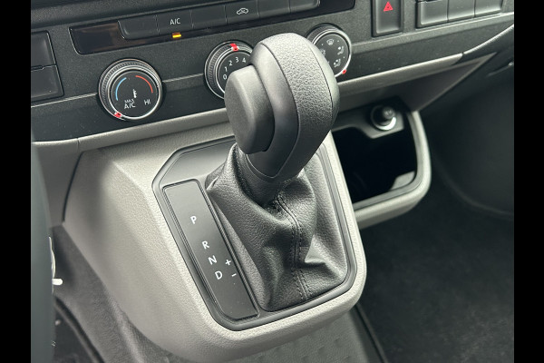 Volkswagen Transporter 2.0 TDI 150 PK AUTOMAAT DSG COMFORTLINE EXE / L2H1 / 1e EIG. / 24.504KM !! / AIRCO / CRUISE / NAVI / APPLE CARPLAY / 3 - ZITS