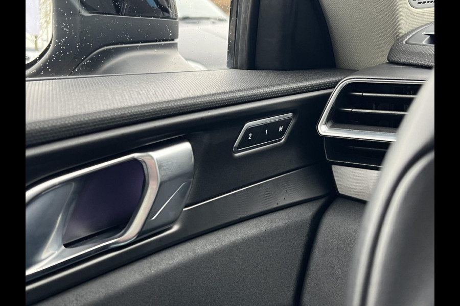 Lynk & Co 01 1.5 261 pk | PHEV | 360 Camera | Adaptieve Cruise | Elek. Achterklep | Panorama dak | Stoelverwarming | 1.800kg Trekgewicht