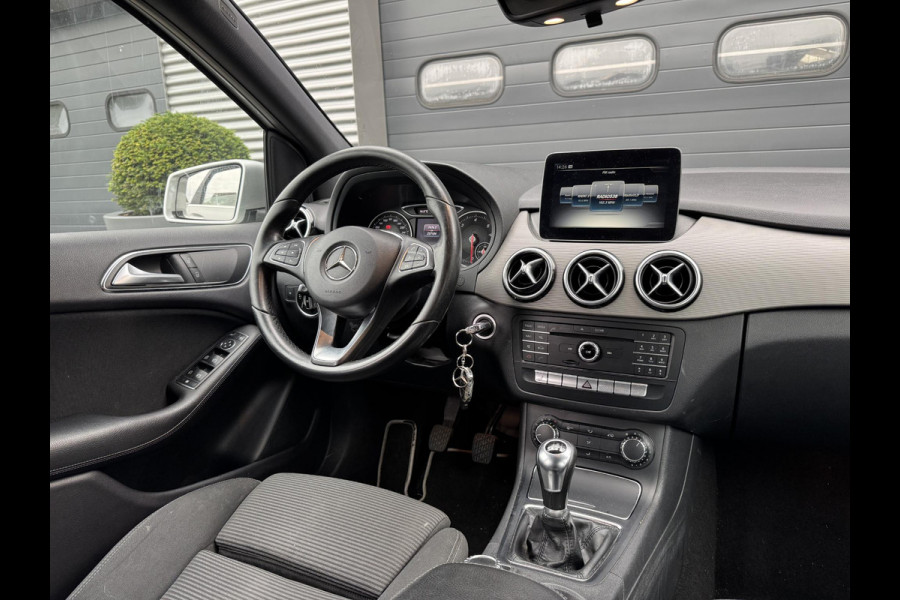 Mercedes-Benz B-Klasse 180 d Business Solution | Navigatie | Camera | Stoelverwarming | LED | Lichtmetalen Velgen | Mercedes-Benz B-Klasse 180 d Business Solution | Navigatie | Camera | Stoelverwarming | LED | Lichtmetalen Velgen |