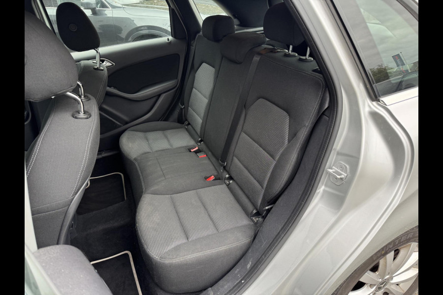 Mercedes-Benz B-Klasse 180 d Business Solution | Navigatie | Camera | Stoelverwarming | LED | Lichtmetalen Velgen | Mercedes-Benz B-Klasse 180 d Business Solution | Navigatie | Camera | Stoelverwarming | LED | Lichtmetalen Velgen |