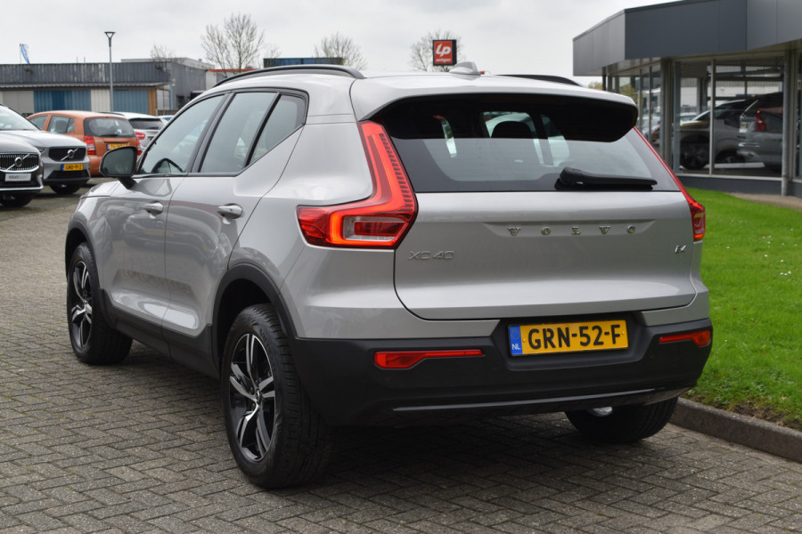 Volvo XC40 B4 211PK Automaat Plus Dark | H&K | Trekhaak | ACC | Allseasons | Camera | Elektr. stoel |