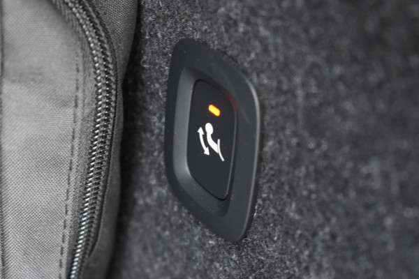 Volvo XC40 B4 211PK Automaat Plus Dark | H&K | Trekhaak | ACC | Allseasons | Camera | Elektr. stoel |