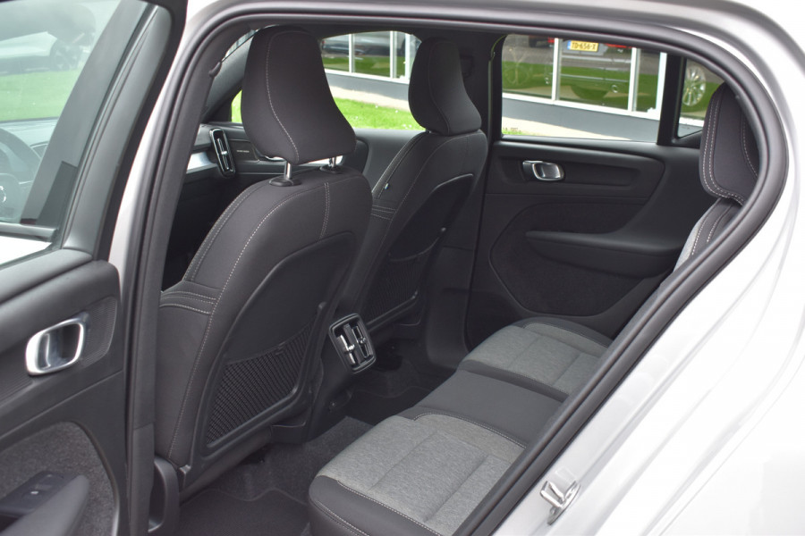 Volvo XC40 B4 211PK Automaat Plus Dark | H&K | Trekhaak | ACC | Allseasons | Camera | Elektr. stoel |