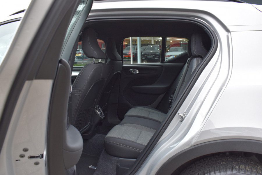 Volvo XC40 B4 211PK Automaat Plus Dark | H&K | Trekhaak | ACC | Allseasons | Camera | Elektr. stoel |