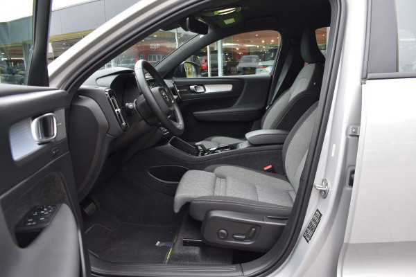 Volvo XC40 B4 211PK Automaat Plus Dark | H&K | Trekhaak | ACC | Allseasons | Camera | Elektr. stoel |