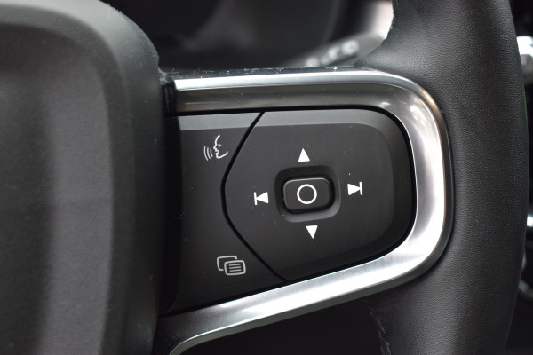 Volvo XC40 B4 211PK Automaat Plus Dark | H&K | Trekhaak | ACC | Allseasons | Camera | Elektr. stoel |