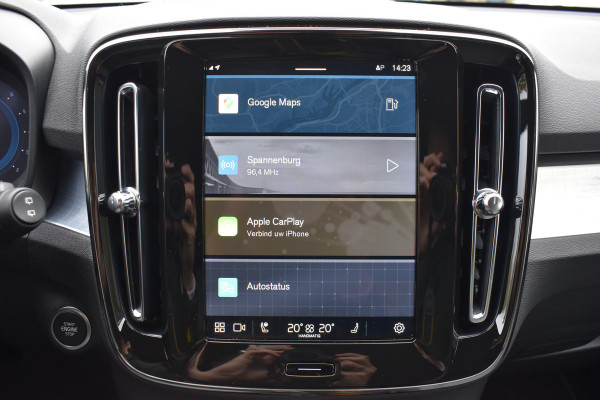 Volvo XC40 B4 211PK Automaat Plus Dark | H&K | Trekhaak | ACC | Allseasons | Camera | Elektr. stoel |