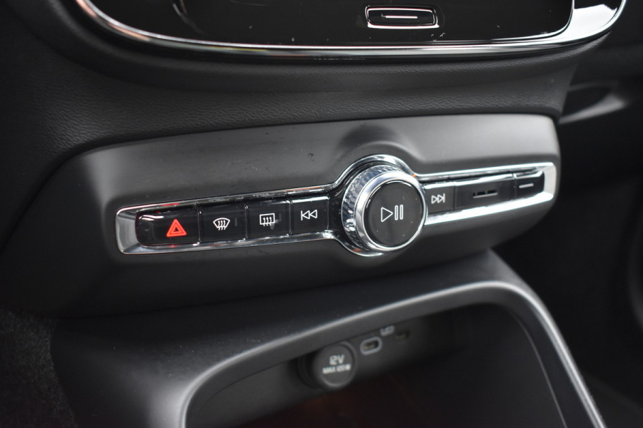Volvo XC40 B4 211PK Automaat Plus Dark | H&K | Trekhaak | ACC | Allseasons | Camera | Elektr. stoel |