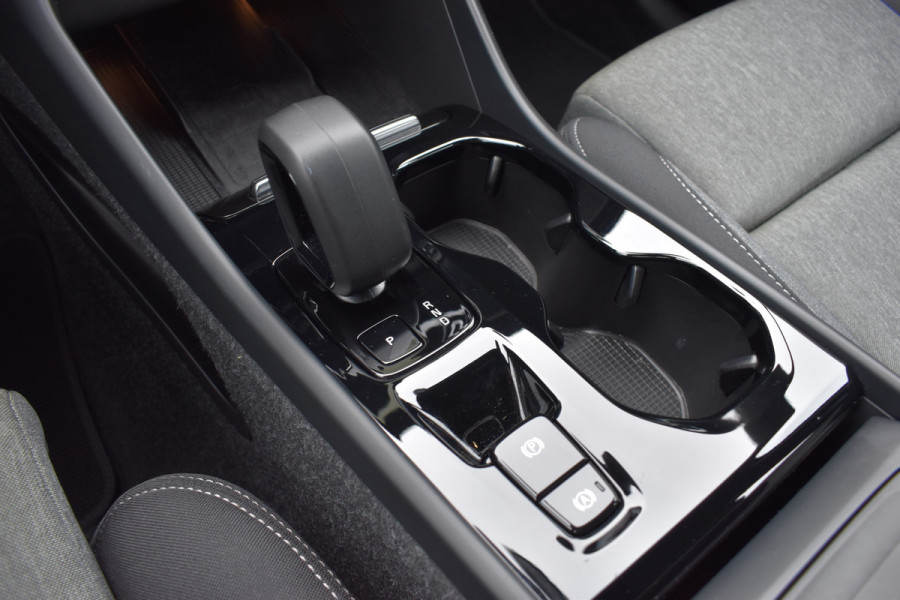 Volvo XC40 B4 211PK Automaat Plus Dark | H&K | Trekhaak | ACC | Allseasons | Camera | Elektr. stoel |