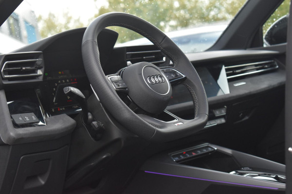Audi A3 Sportback 35 TFSI S edition S-Line Pano Lane Kuip ACC Camera Audi A3 Sportback 35 TFSI S edition S-Line Pano Lane Kuip ACC Camera