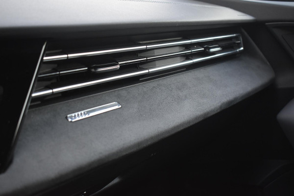 Audi A3 Sportback 35 TFSI S edition S-Line Pano Lane Kuip ACC Camera Audi A3 Sportback 35 TFSI S edition S-Line Pano Lane Kuip ACC Camera