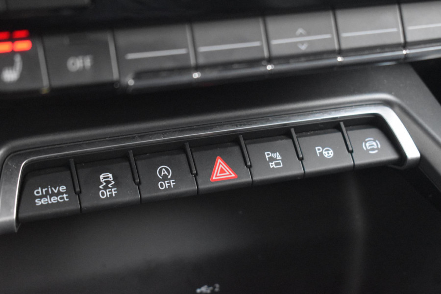 Audi A3 Sportback 35 TFSI S edition S-Line Pano Lane Kuip ACC Camera Audi A3 Sportback 35 TFSI S edition S-Line Pano Lane Kuip ACC Camera