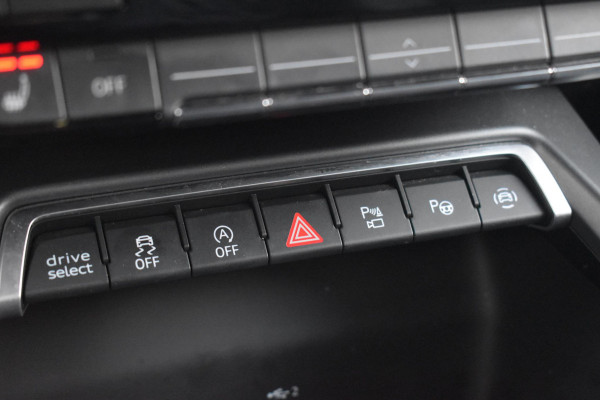 Audi A3 Sportback 35 TFSI S edition S-Line Pano Lane Kuip ACC Camera Audi A3 Sportback 35 TFSI S edition S-Line Pano Lane Kuip ACC Camera