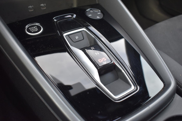 Audi A3 Sportback 35 TFSI S edition S-Line Pano Lane Kuip ACC Camera Audi A3 Sportback 35 TFSI S edition S-Line Pano Lane Kuip ACC Camera