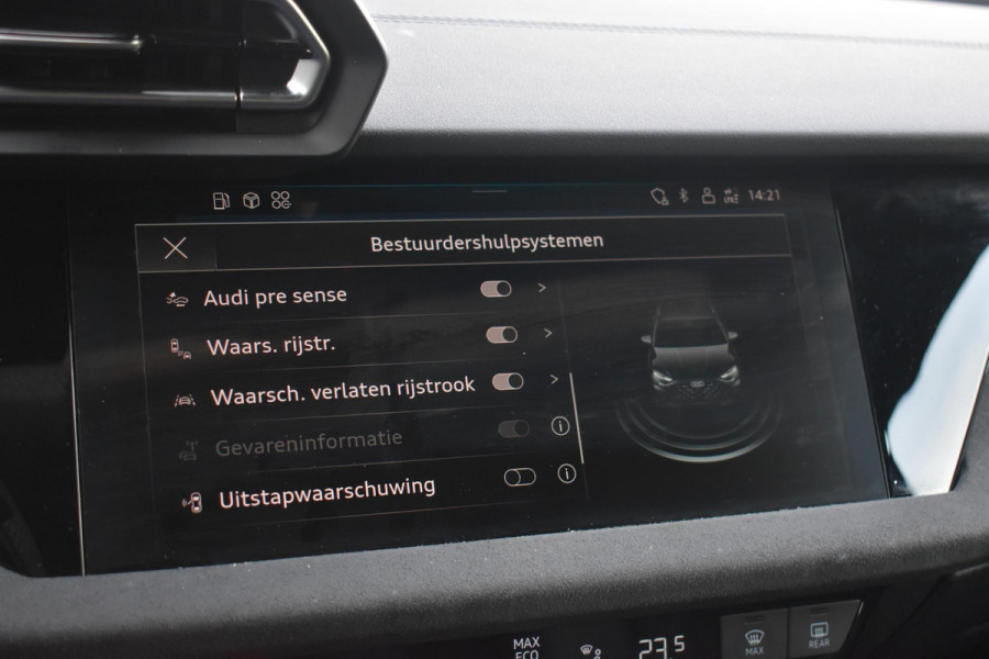 Audi A3 Sportback 35 TFSI S edition S-Line Pano Lane Kuip ACC Camera Audi A3 Sportback 35 TFSI S edition S-Line Pano Lane Kuip ACC Camera