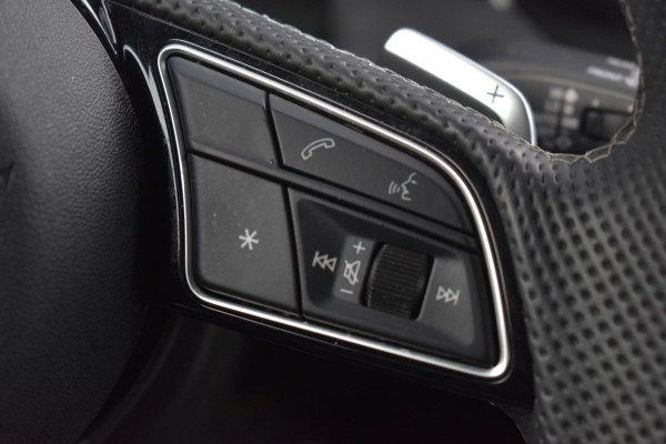 Audi A3 Sportback 35 TFSI S edition S-Line Pano Lane Kuip ACC Camera Audi A3 Sportback 35 TFSI S edition S-Line Pano Lane Kuip ACC Camera