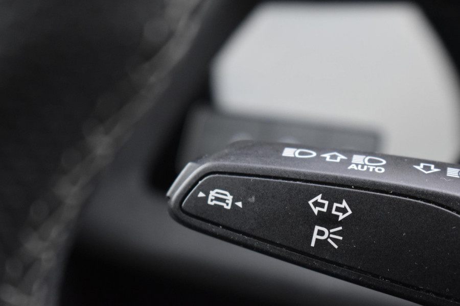 Audi A3 Sportback 35 TFSI S edition S-Line Pano Lane Kuip ACC Camera Audi A3 Sportback 35 TFSI S edition S-Line Pano Lane Kuip ACC Camera