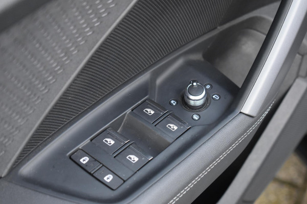 Audi A3 Sportback 35 TFSI S edition S-Line Pano Lane Kuip ACC Camera Audi A3 Sportback 35 TFSI S edition S-Line Pano Lane Kuip ACC Camera