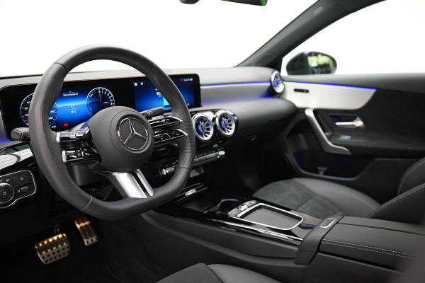 Mercedes-Benz A-Klasse A250 e AMG Line |Pano|ALPINEGRAU|Ambient|Dodehoek|