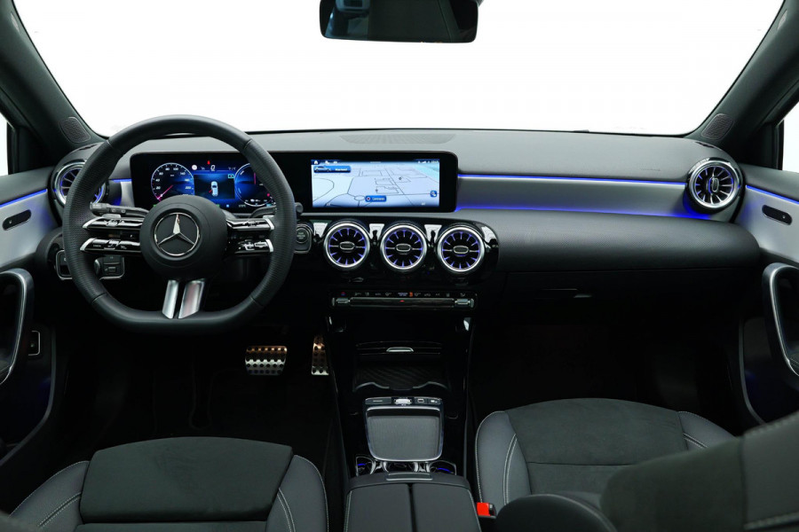 Mercedes-Benz A-Klasse A250 e AMG Line |Pano|ALPINEGRAU|Ambient|Dodehoek|