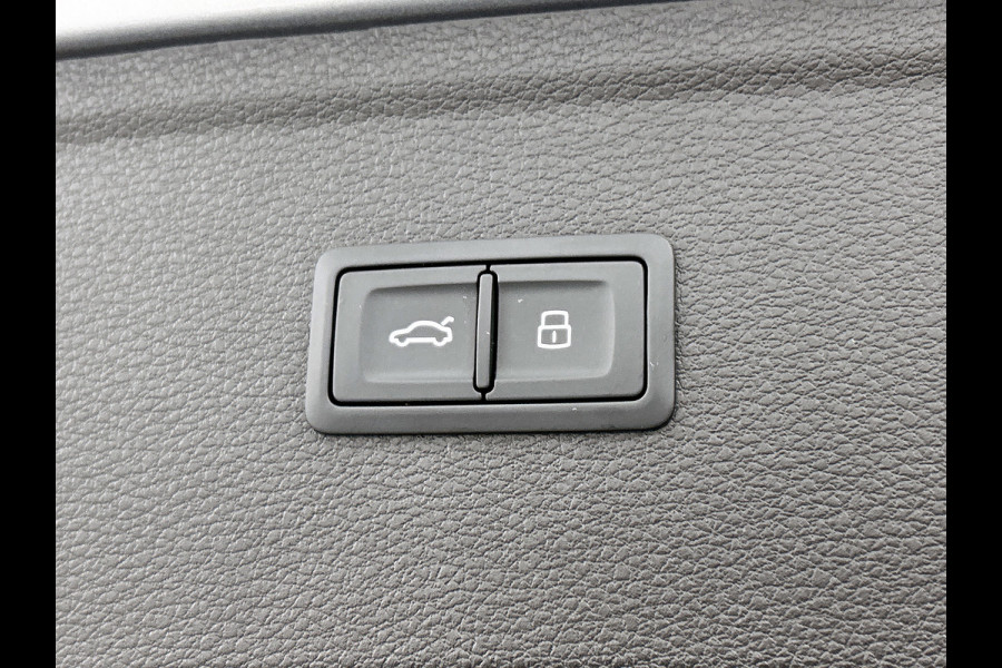 Audi Q5 55 TFSI e S-Line edition Competition(Dealer OndH, Navi, Carplay, Digi Dash, StoelV, Adapt Cruise, Parkeersensoren, Etc) Audi Q5 55 TFSI e S-Line edition Competition(Dealer OndH, Navi, Carplay, Digi Dash, StoelV, Adapt Cruise, Parkeersensoren, Etc)