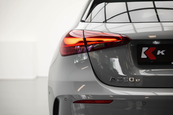 Mercedes-Benz A-Klasse A250 e AMG Line |Pano|ALPINEGRAU|Ambient|Dodehoek|