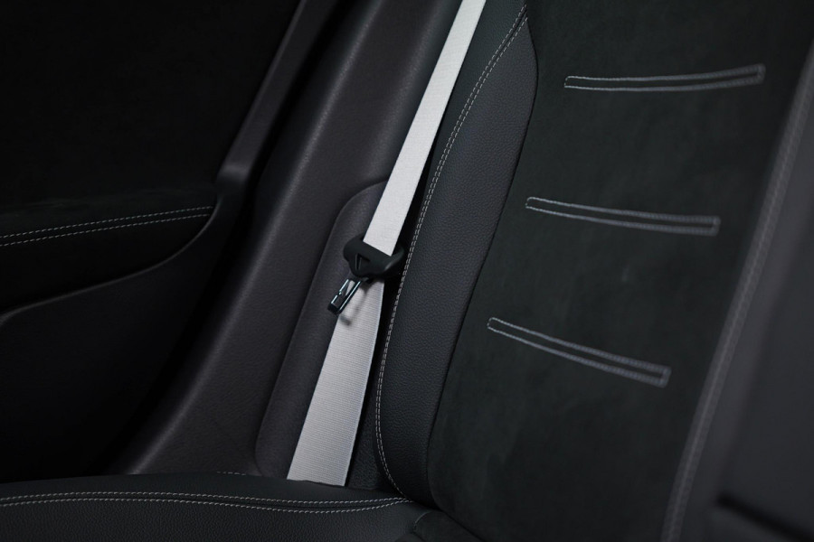 Mercedes-Benz A-Klasse A250 e AMG Line |Pano|ALPINEGRAU|Ambient|Dodehoek|